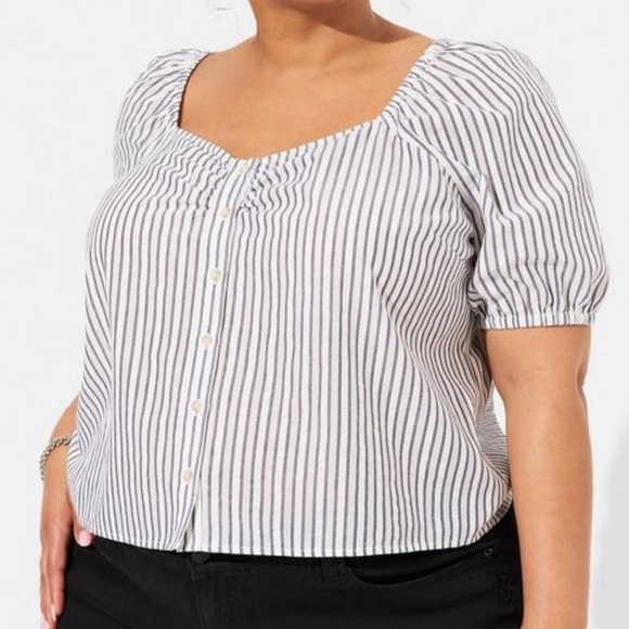 Torrid Seersucker Button Front Crop Top - Picture 2 of 3